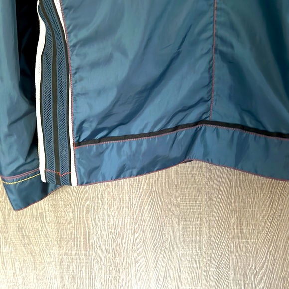Hugo Boss Men’s windbreaker.  Awesome blue green color size large - Picture 6 of 8